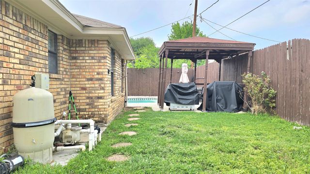 6301 Lotus Drive, Arlington, TX 76001