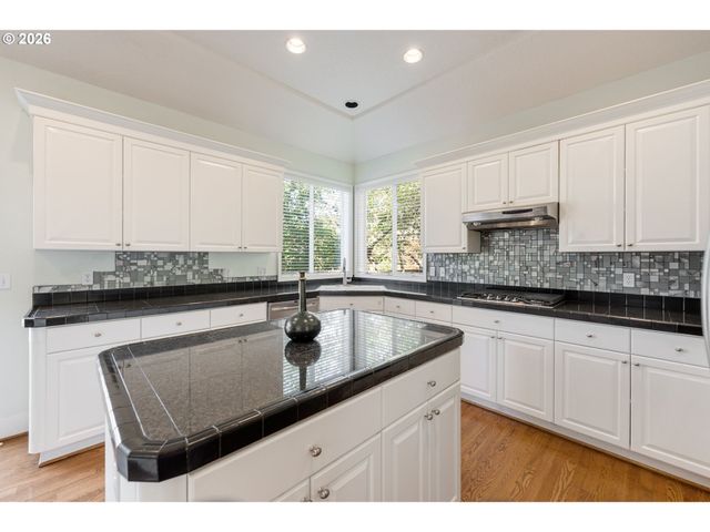 1134 Nw MAYFIELD Rd, Portland, OR 97229