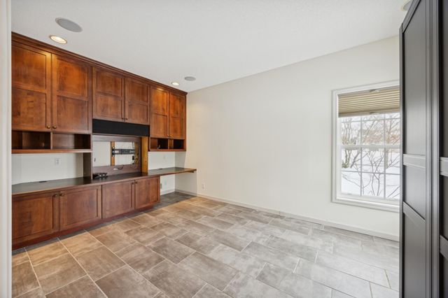 519 Holly Lane N, Oakdale, MN 55128