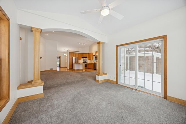 519 Holly Lane N, Oakdale, MN 55128