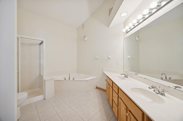 519 Holly Lane N, Oakdale, MN 55128