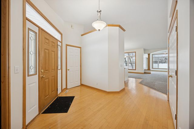 519 Holly Lane N, Oakdale, MN 55128