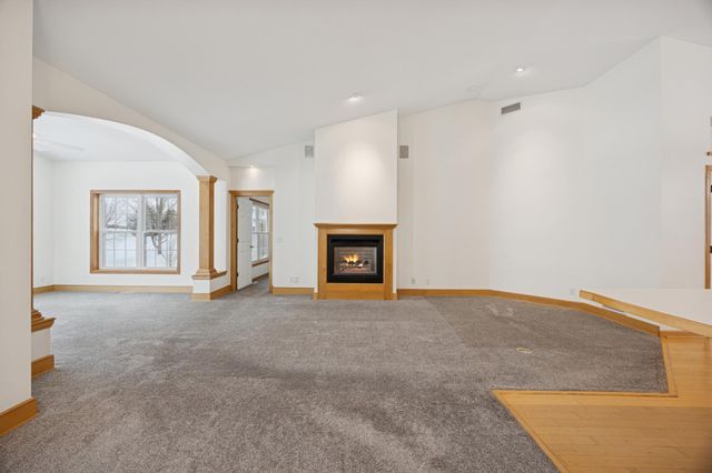 519 Holly Lane N, Oakdale, MN 55128