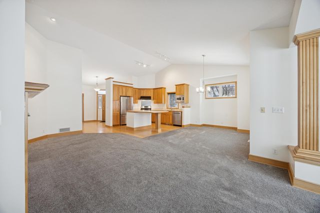 519 Holly Lane N, Oakdale, MN 55128