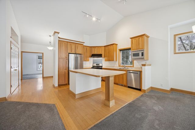 519 Holly Lane N, Oakdale, MN 55128