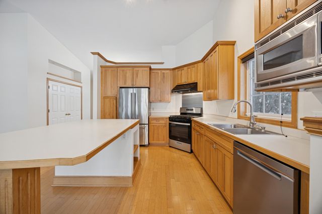 519 Holly Lane N, Oakdale, MN 55128