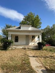 8325 WABASH Avenue, Kansas City, MO 64132