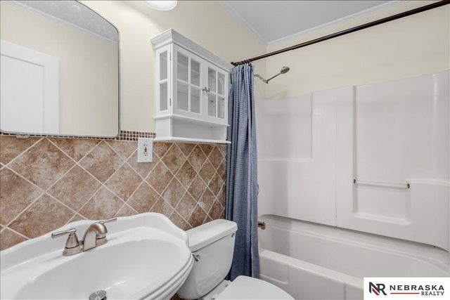 353 S 46th Street, Lincoln, NE 68510