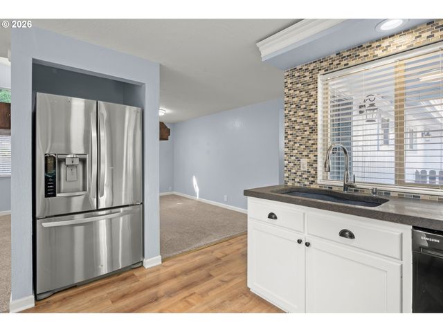 421 S 70TH Pl, Springfield, OR 97478