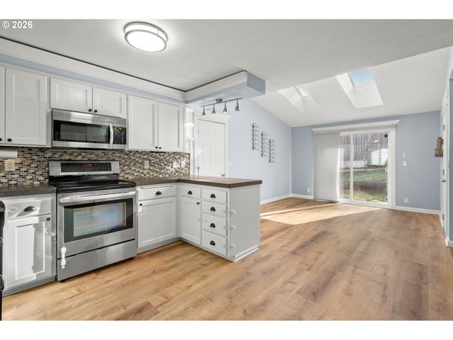 421 S 70TH Pl, Springfield, OR 97478