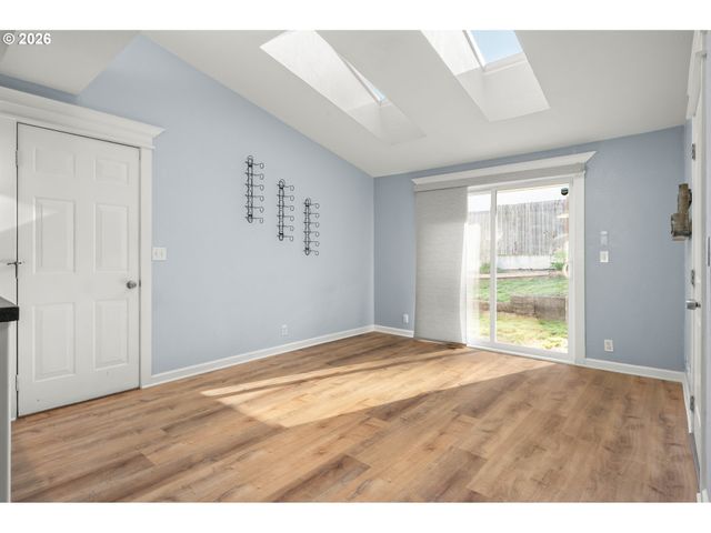 421 S 70TH Pl, Springfield, OR 97478