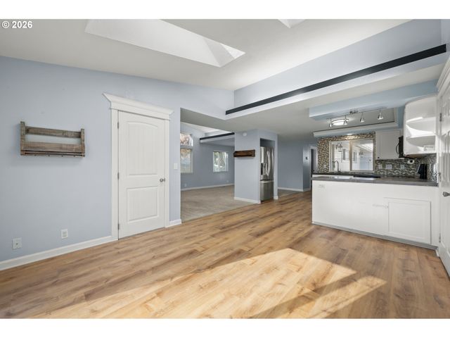 421 S 70TH Pl, Springfield, OR 97478