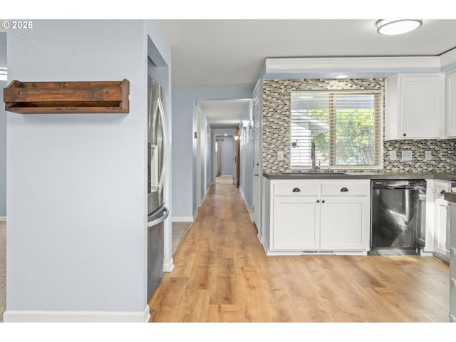 421 S 70TH Pl, Springfield, OR 97478