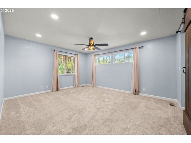 421 S 70TH Pl, Springfield, OR 97478