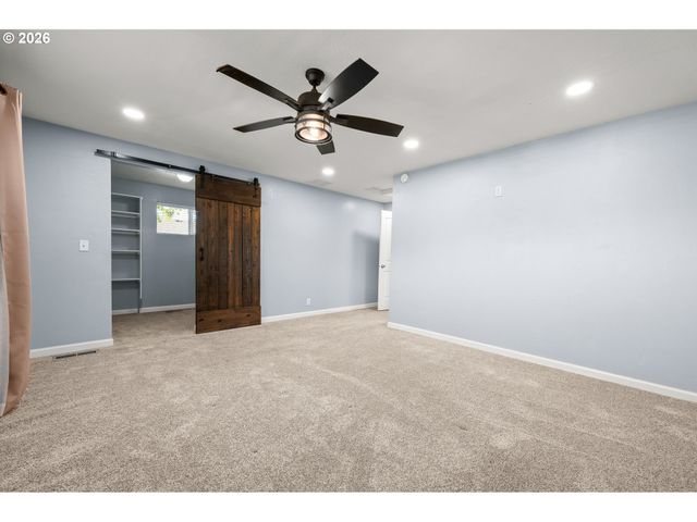 421 S 70TH Pl, Springfield, OR 97478