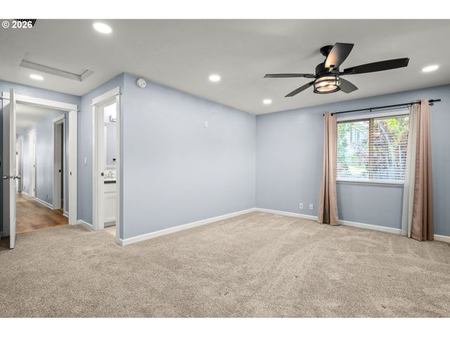 421 S 70TH Pl, Springfield, OR 97478