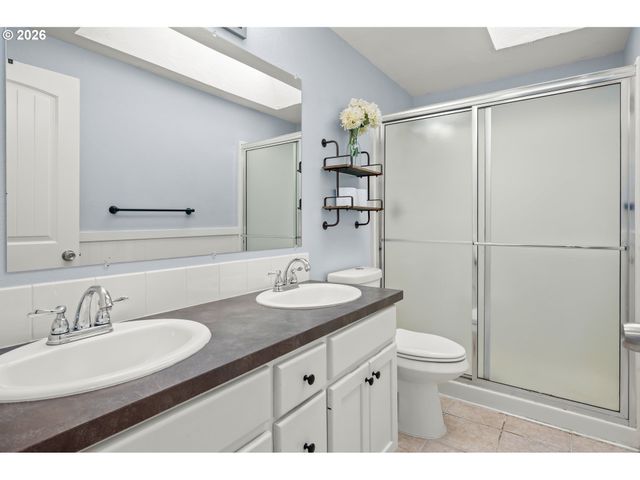 421 S 70TH Pl, Springfield, OR 97478