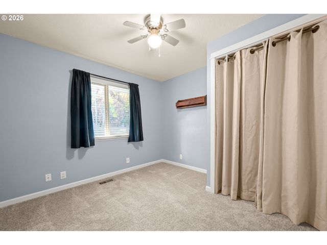 421 S 70TH Pl, Springfield, OR 97478