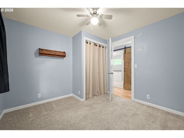 421 S 70TH Pl, Springfield, OR 97478