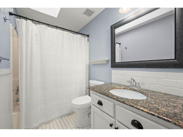 421 S 70TH Pl, Springfield, OR 97478