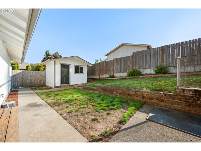 421 S 70TH Pl, Springfield, OR 97478