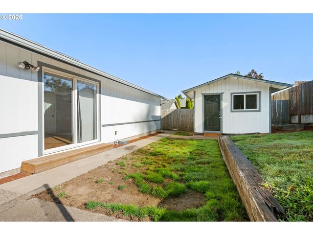 421 S 70TH Pl, Springfield, OR 97478