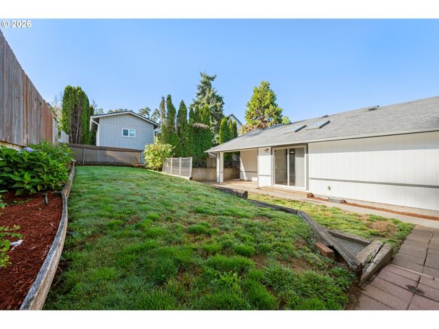 421 S 70TH Pl, Springfield, OR 97478