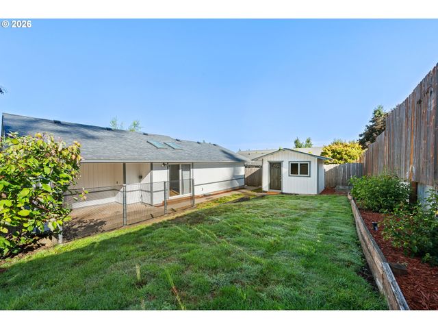 421 S 70TH Pl, Springfield, OR 97478
