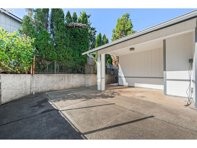 421 S 70TH Pl, Springfield, OR 97478