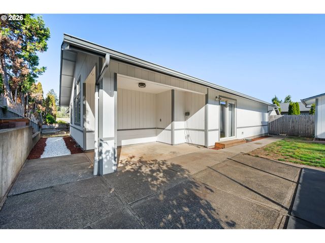421 S 70TH Pl, Springfield, OR 97478