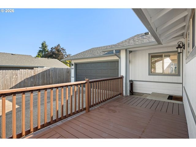 421 S 70TH Pl, Springfield, OR 97478
