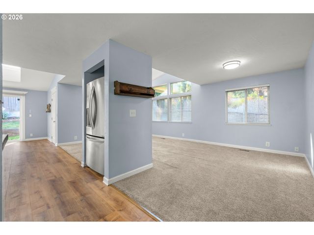 421 S 70TH Pl, Springfield, OR 97478