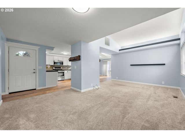 421 S 70TH Pl, Springfield, OR 97478