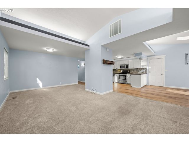 421 S 70TH Pl, Springfield, OR 97478
