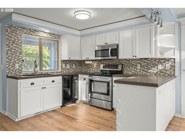 421 S 70TH Pl, Springfield, OR 97478