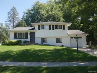 4580 Chadsworth Street, Commerce Charter Township, MI 48382