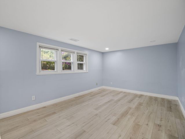 24 Betty's Pond Road 1K, Hyannis, MA 02601