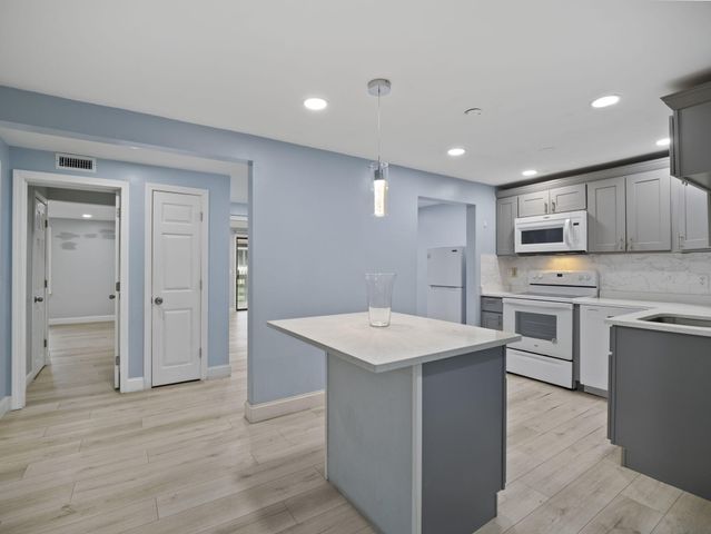 24 Betty's Pond Road 1K, Hyannis, MA 02601