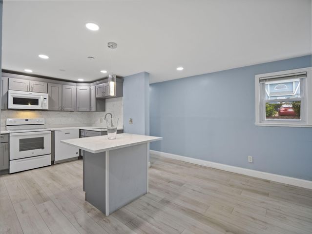 24 Betty's Pond Road 1K, Hyannis, MA 02601
