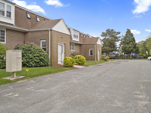 24 Betty's Pond Road 1K, Hyannis, MA 02601
