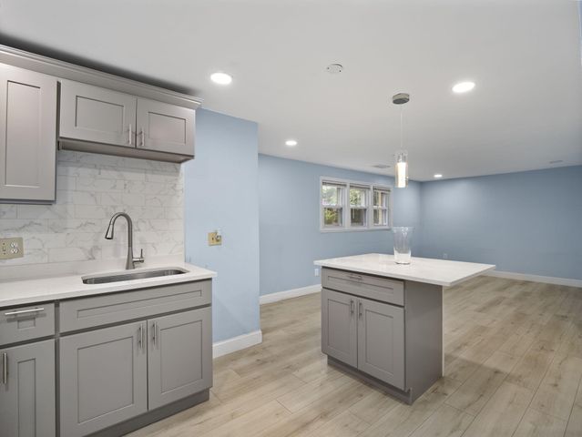24 Betty's Pond Road 1K, Hyannis, MA 02601
