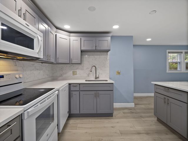 24 Betty's Pond Road 1K, Hyannis, MA 02601