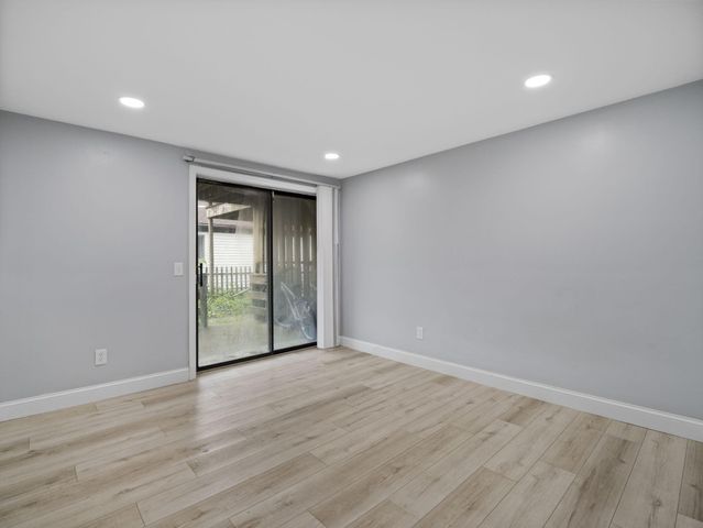 24 Betty's Pond Road 1K, Hyannis, MA 02601