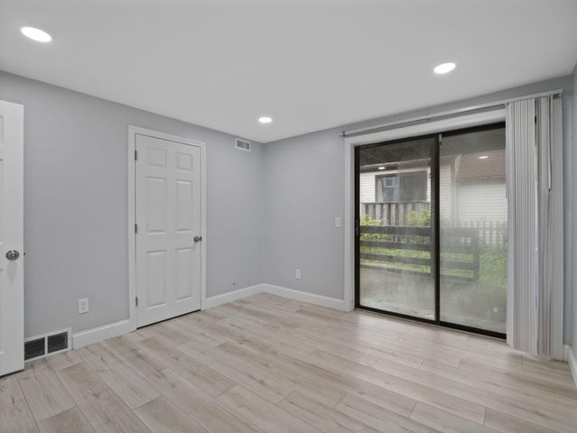 24 Betty's Pond Road 1K, Hyannis, MA 02601