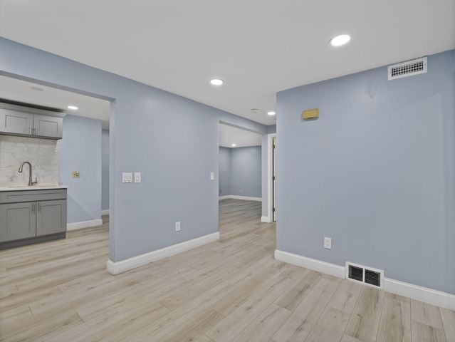 24 Betty's Pond Road 1K, Hyannis, MA 02601