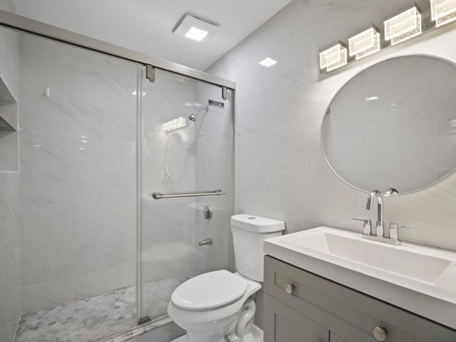 24 Betty's Pond Road 1K, Hyannis, MA 02601