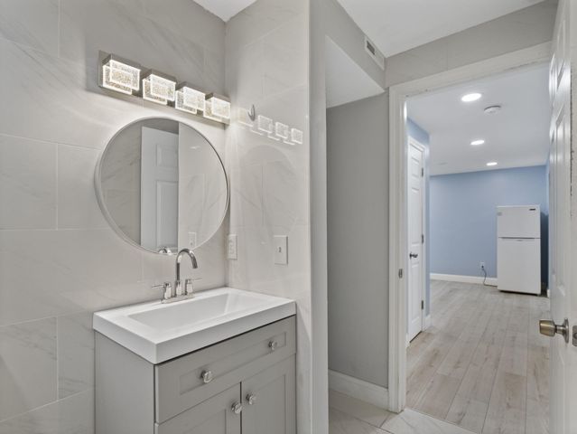 24 Betty's Pond Road 1K, Hyannis, MA 02601