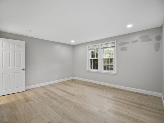 24 Betty's Pond Road 1K, Hyannis, MA 02601