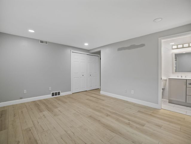 24 Betty's Pond Road 1K, Hyannis, MA 02601