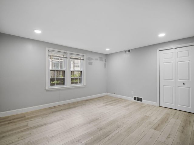 24 Betty's Pond Road 1K, Hyannis, MA 02601